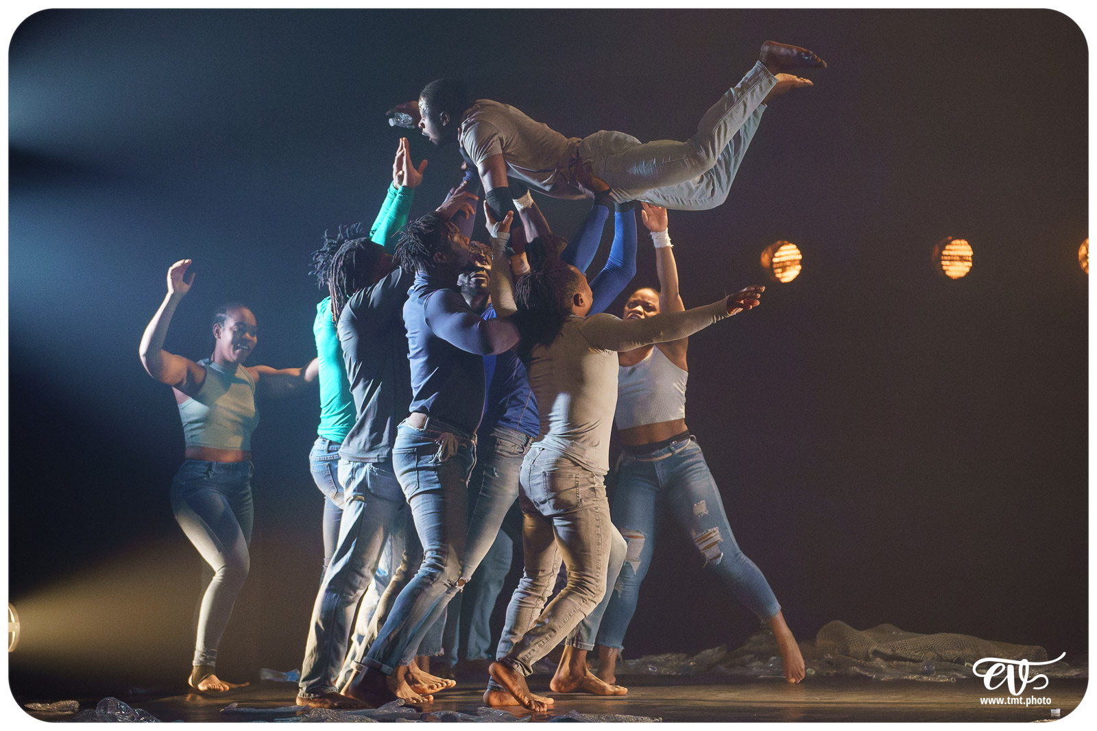 YÉ ! (L'EAU) (CIRCUS BAOBAB)